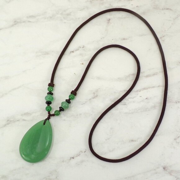 Large green aventurine stone pendant necklace in a teardrop shape on brown cord - Picture 2 of 9